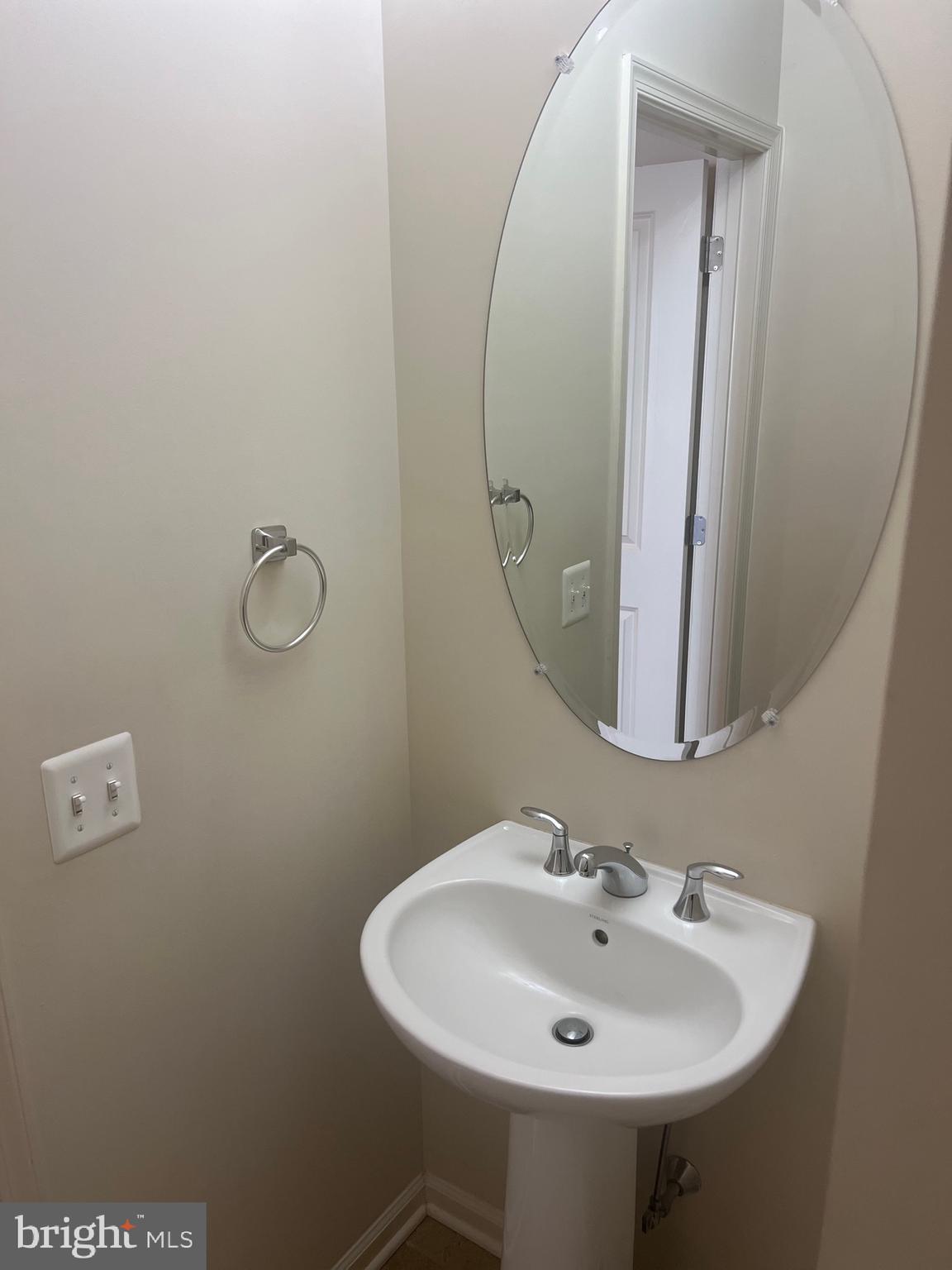 RIDGES AT LOUDOUN VALLEY - Residential Lease