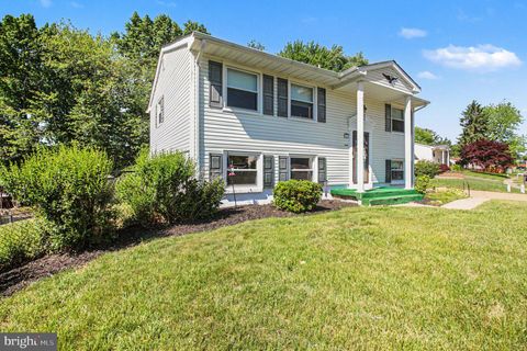 Photo of 4401 Kentmore Drive, WOODBRIDGE, VA 22193 (MLS # VAPW2118400)