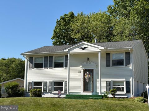 Photo of 4401 Kentmore Drive, WOODBRIDGE, VA 22193 (MLS # VAPW2118400)