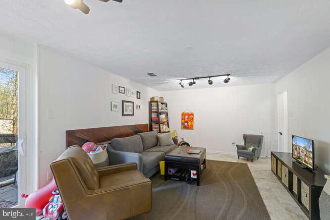 NEWINGTON STATION - Residential Lease