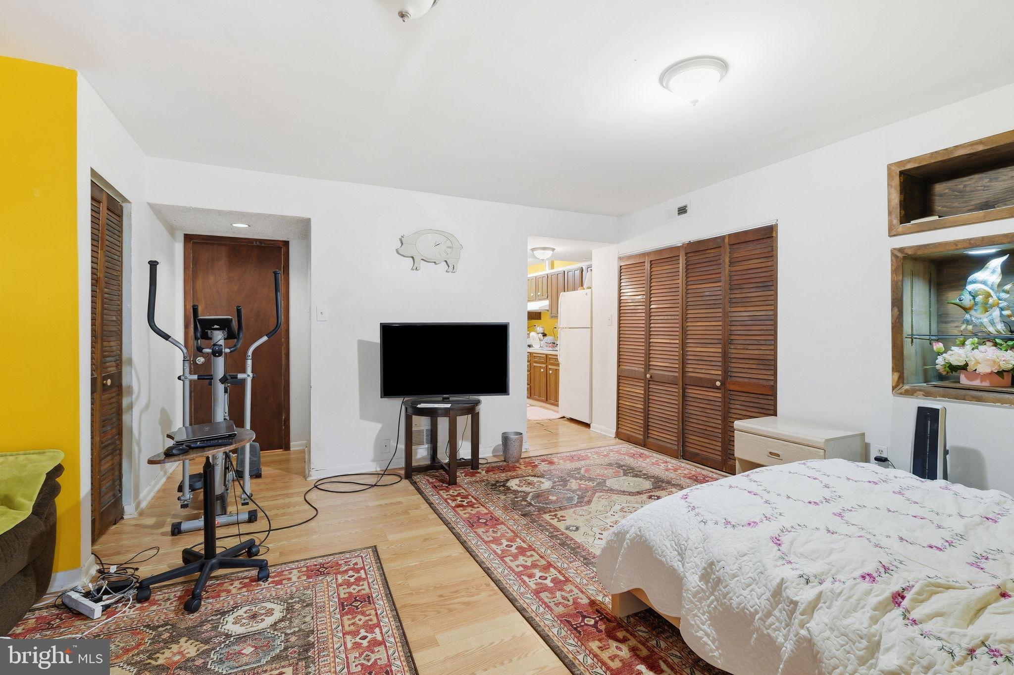 GUNNERS LAKE VILLAGE - Residential