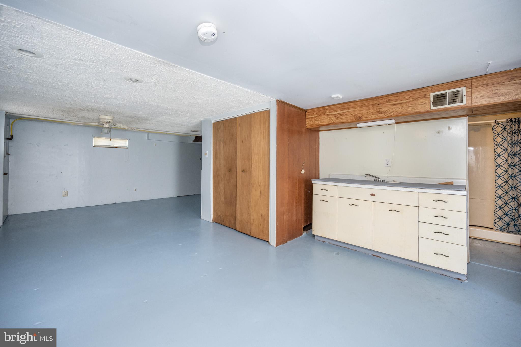 MOUNTAIN LAKE PARK - Residential