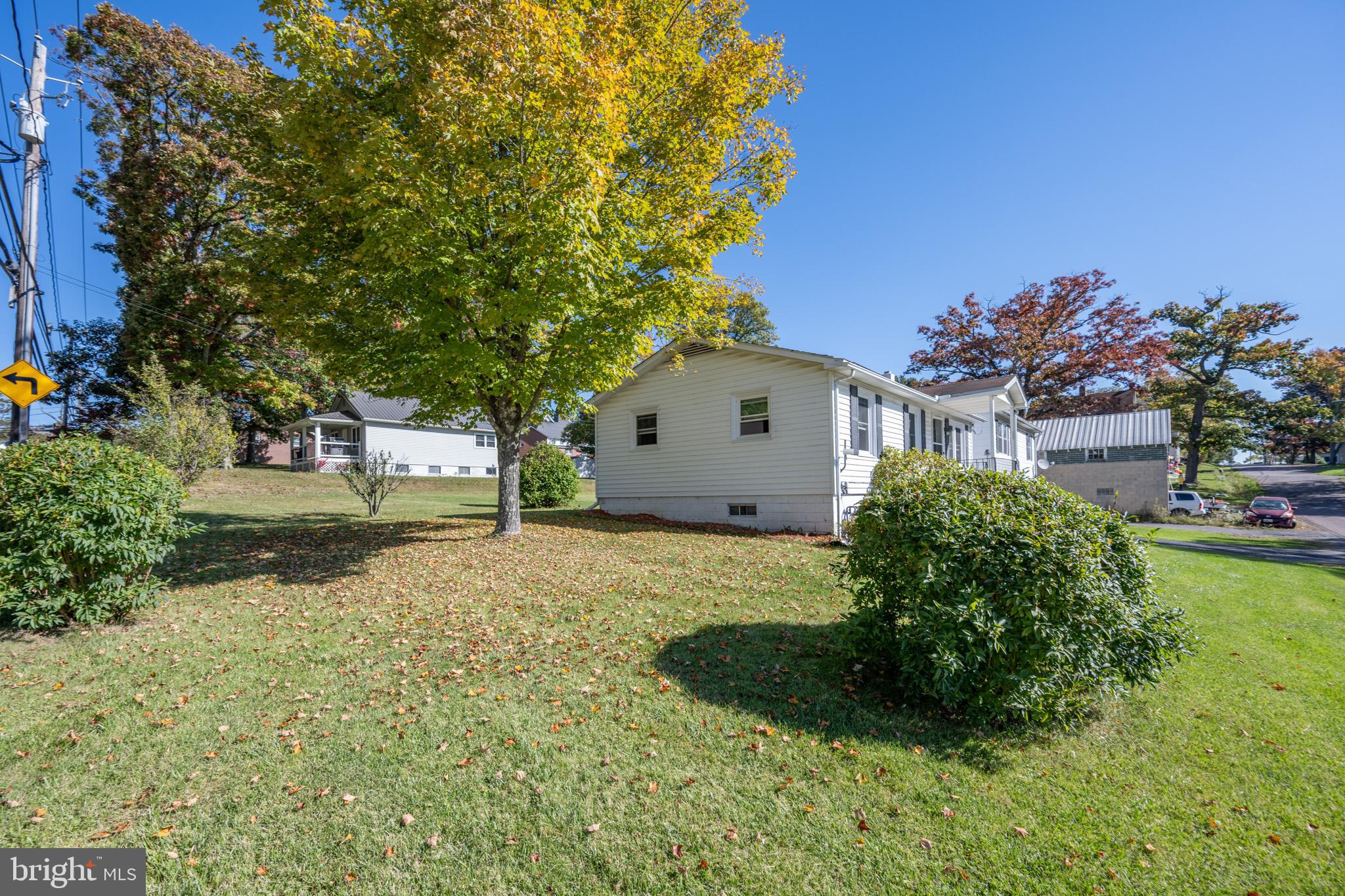 MOUNTAIN LAKE PARK - Residential