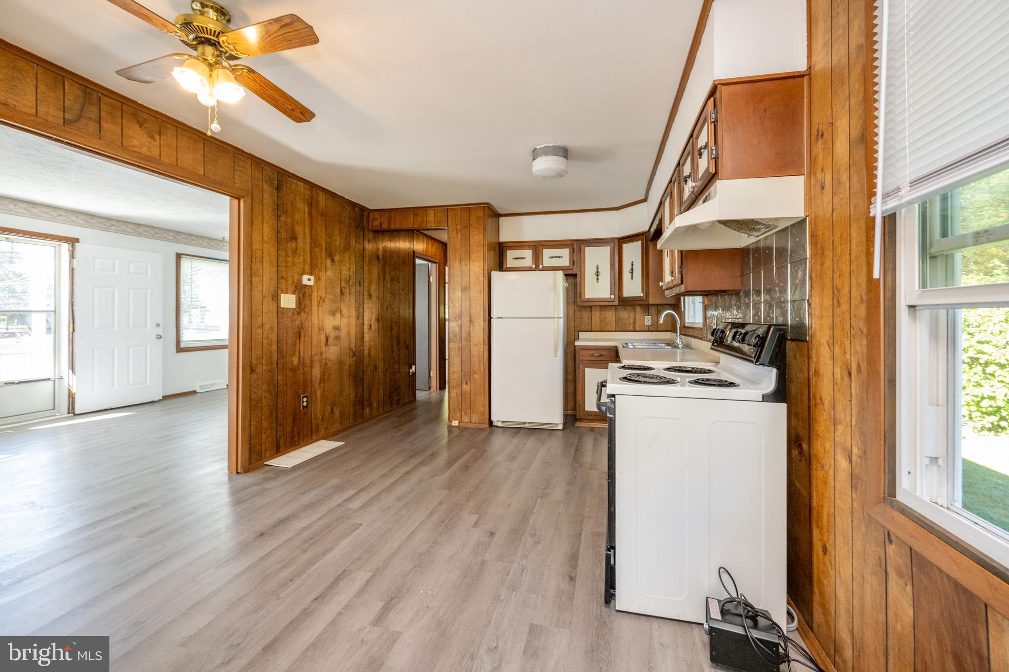 MOUNTAIN LAKE PARK - Residential