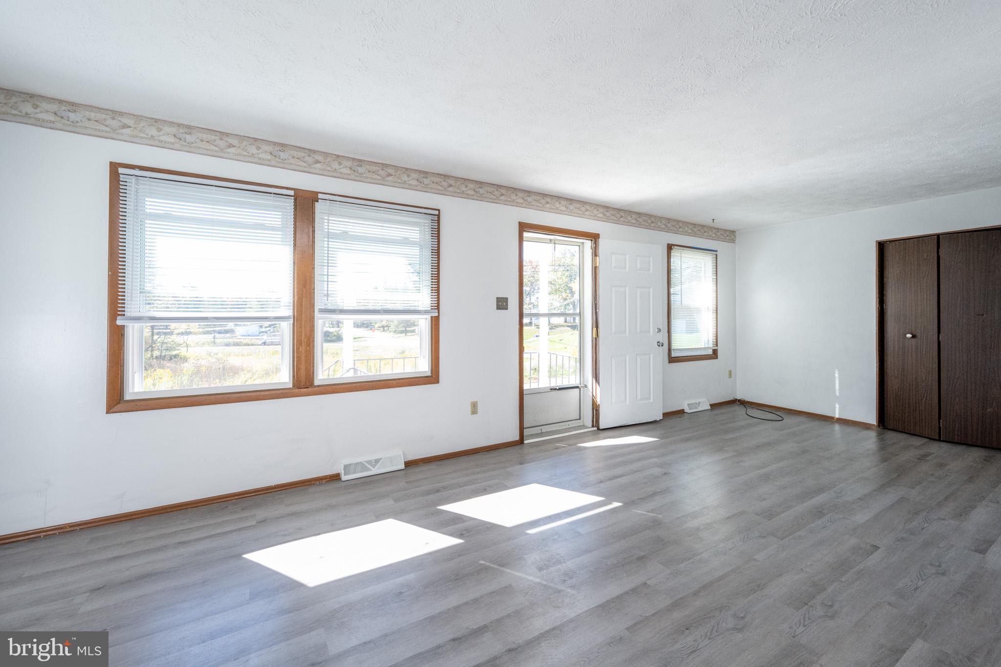 MOUNTAIN LAKE PARK - Residential