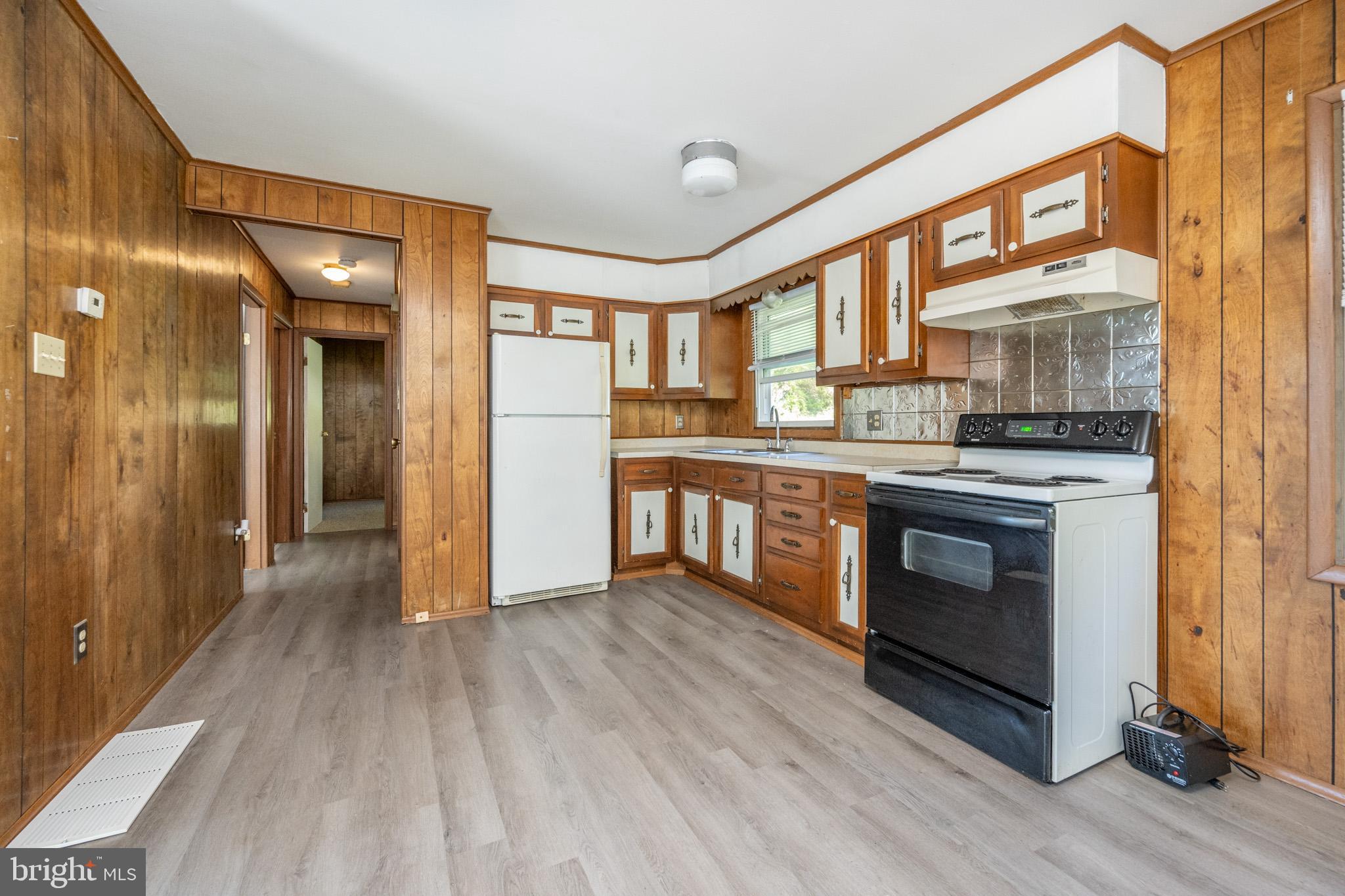 MOUNTAIN LAKE PARK - Residential