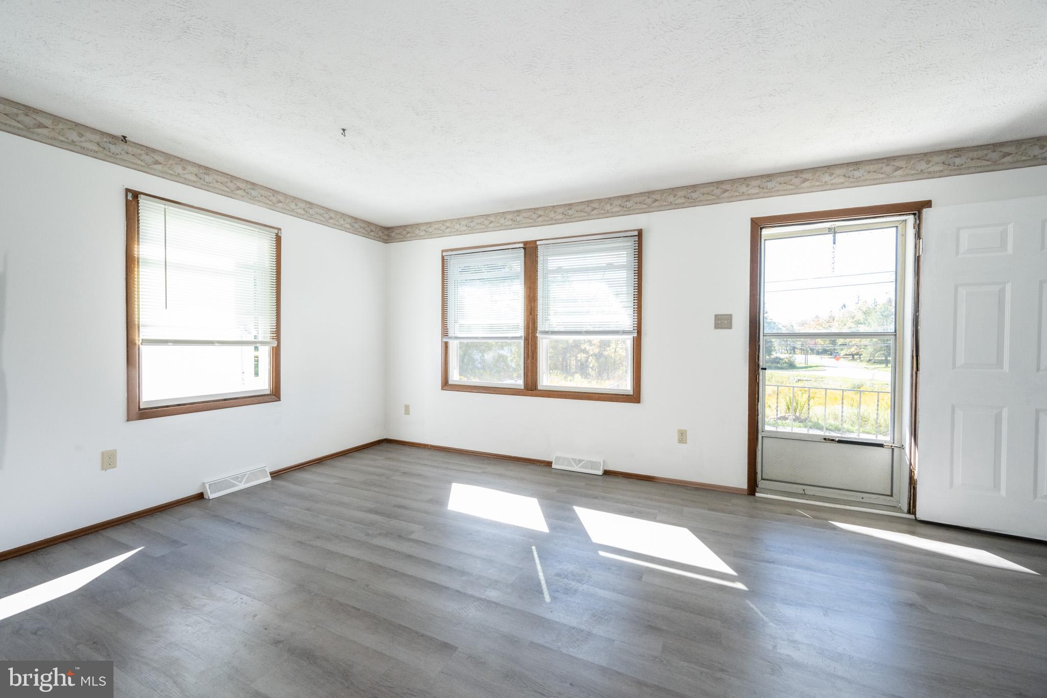 MOUNTAIN LAKE PARK - Residential