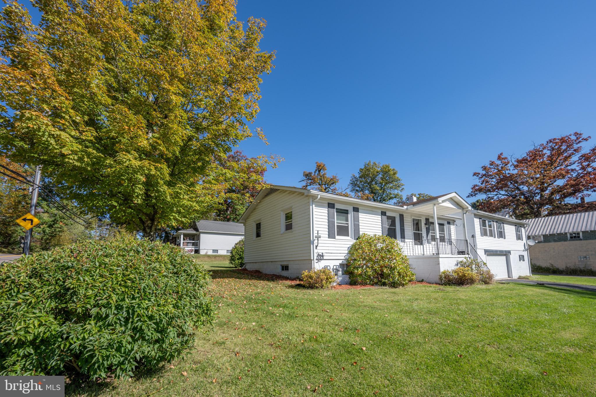 MOUNTAIN LAKE PARK - Residential