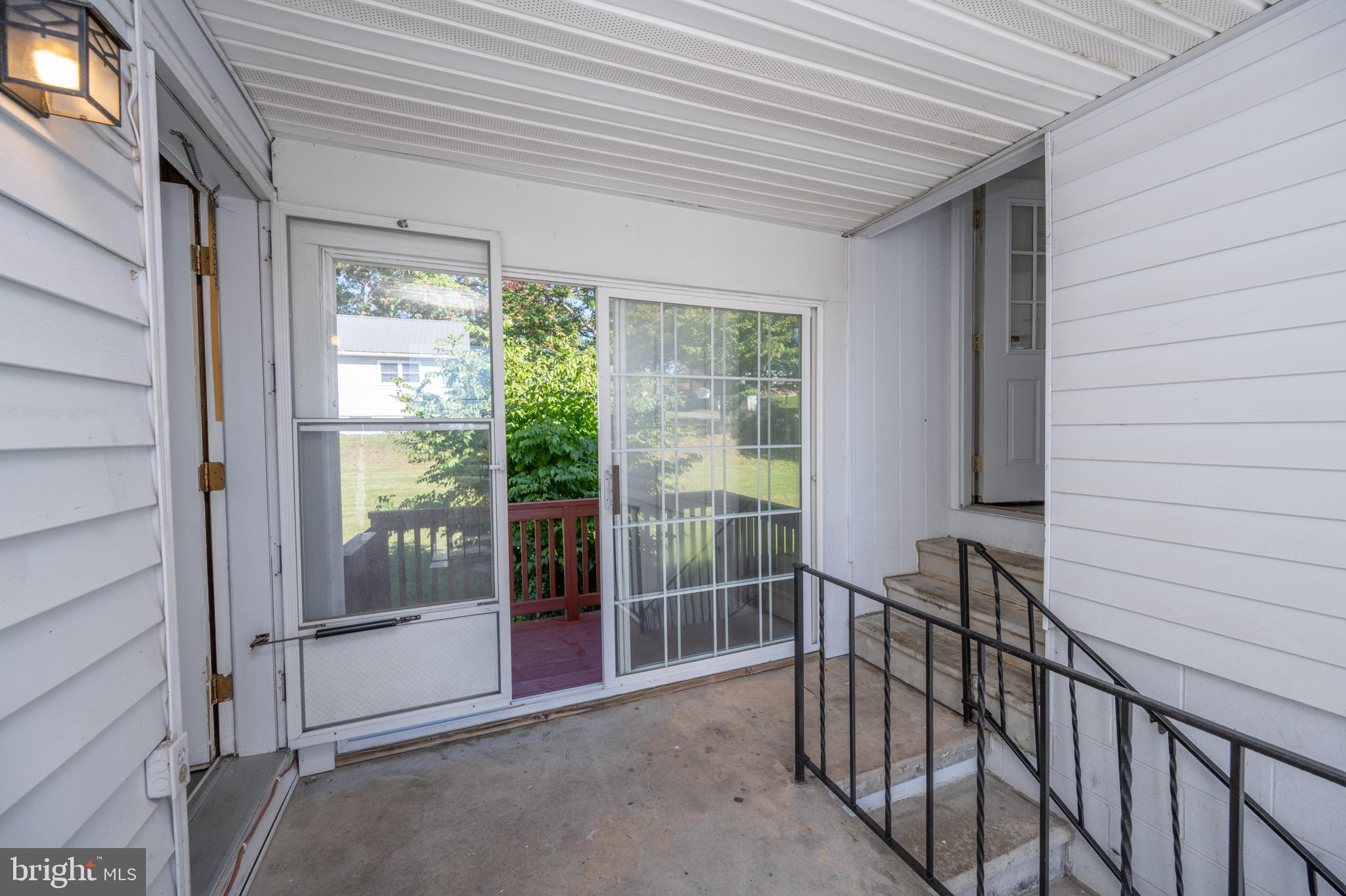 MOUNTAIN LAKE PARK - Residential