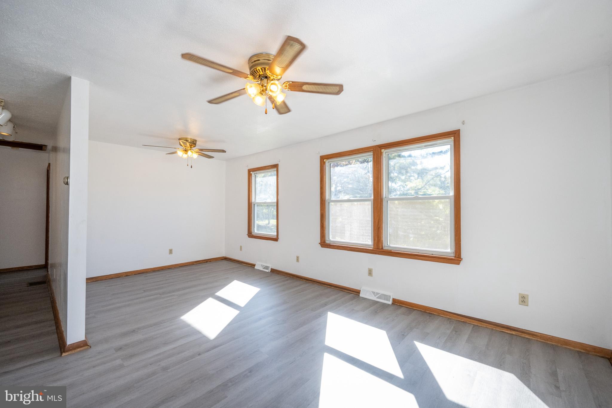 MOUNTAIN LAKE PARK - Residential