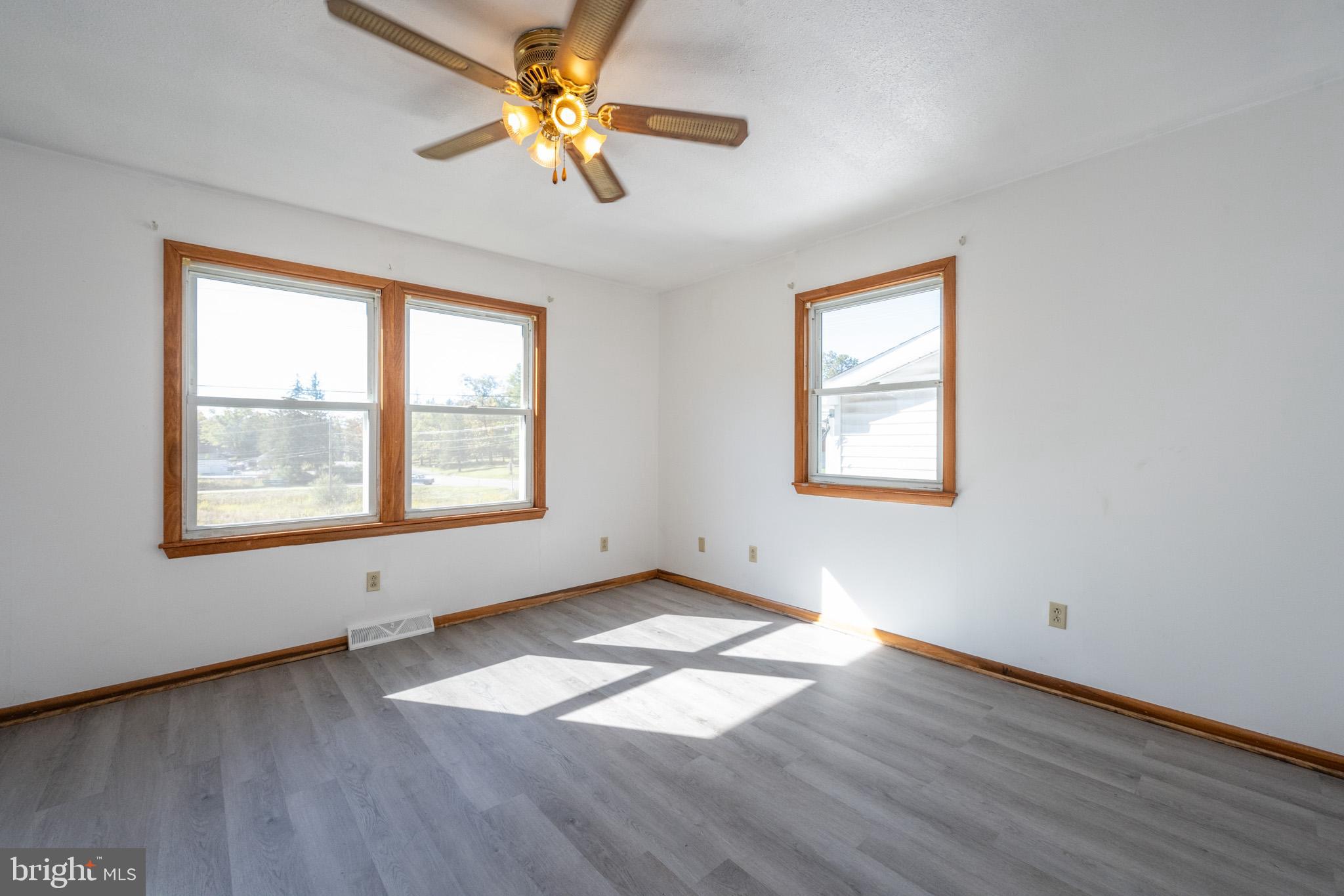 MOUNTAIN LAKE PARK - Residential