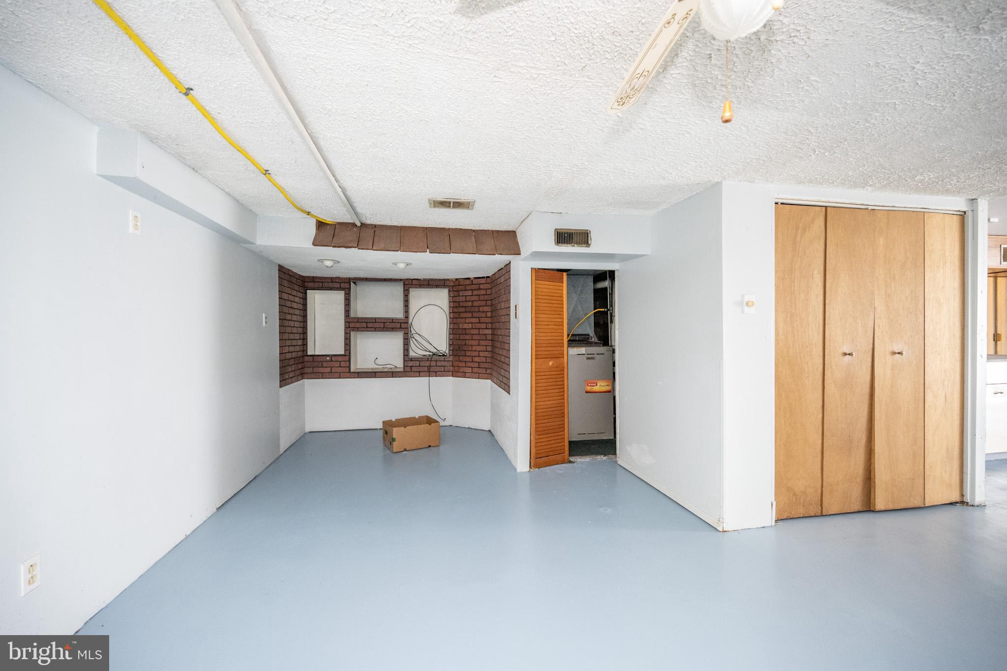 MOUNTAIN LAKE PARK - Residential