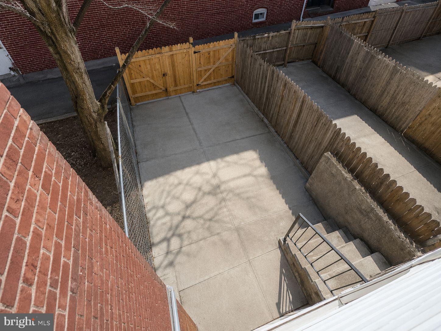2641 E MONUMENT STREET