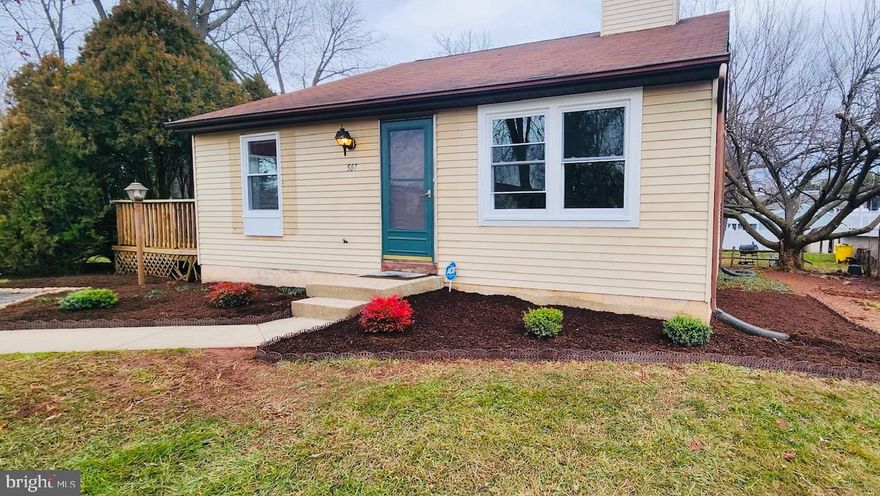 Investor's special! Gracious and fresh paint 4 levels SFH with an abundance of natural light-filled rooms, this 4 beds/2 baths SFH is located in a cul-de-sac with ample parking  for sale. Mins from 15, 70 & 270,