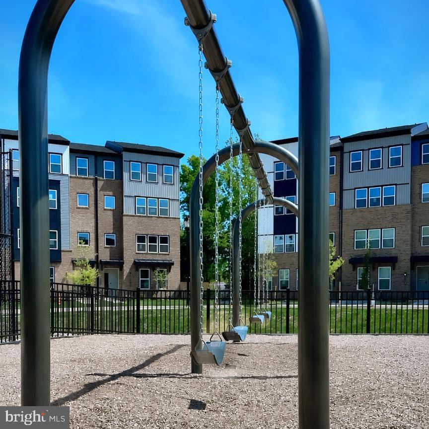PADDOCK POINTE - Residential