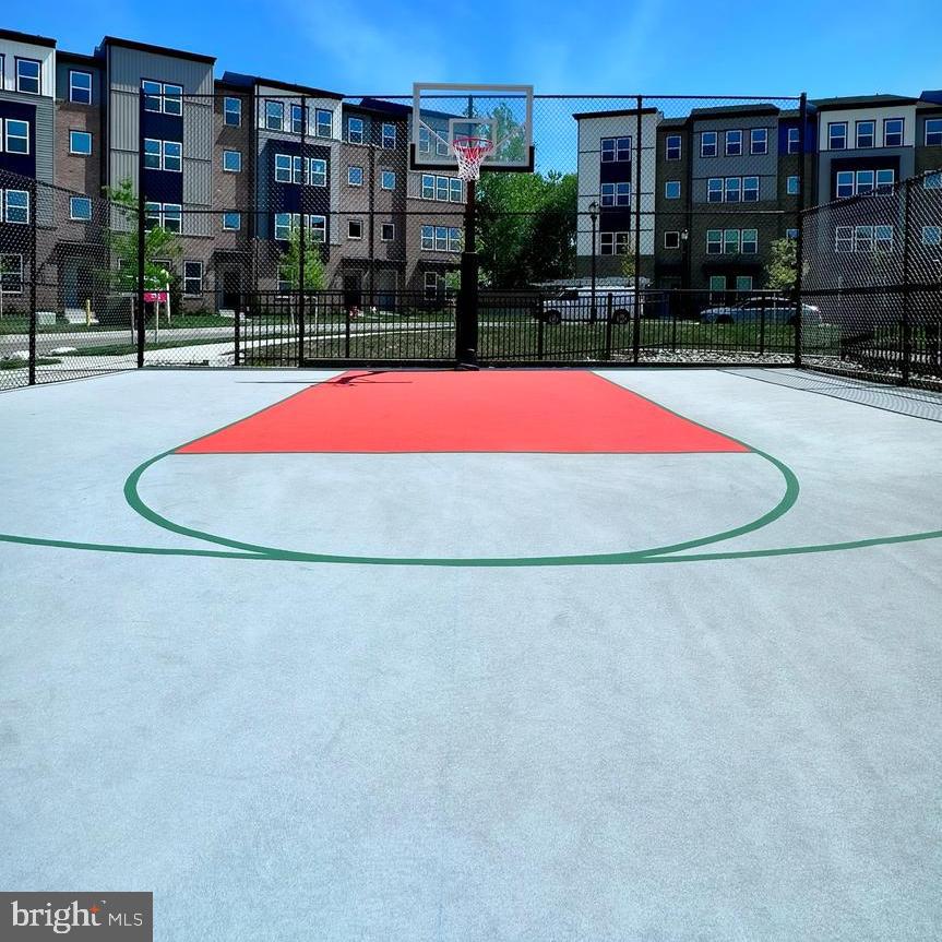 PADDOCK POINTE - Residential
