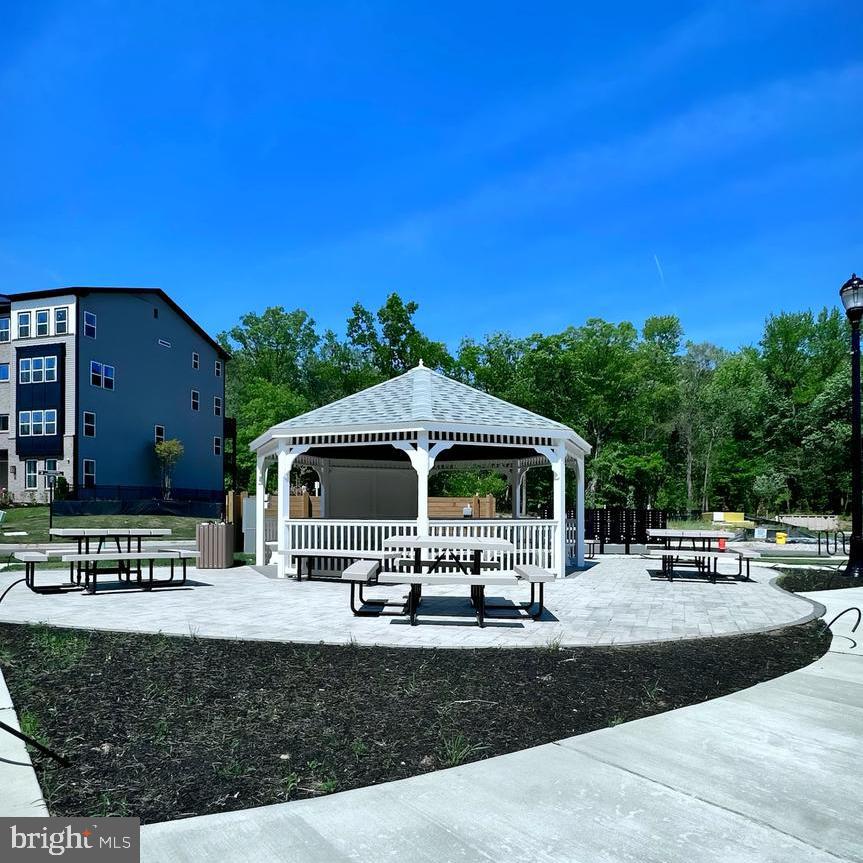 PADDOCK POINTE - Residential