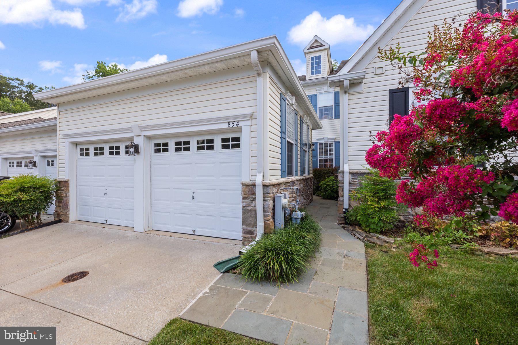 854 THICKET COURT