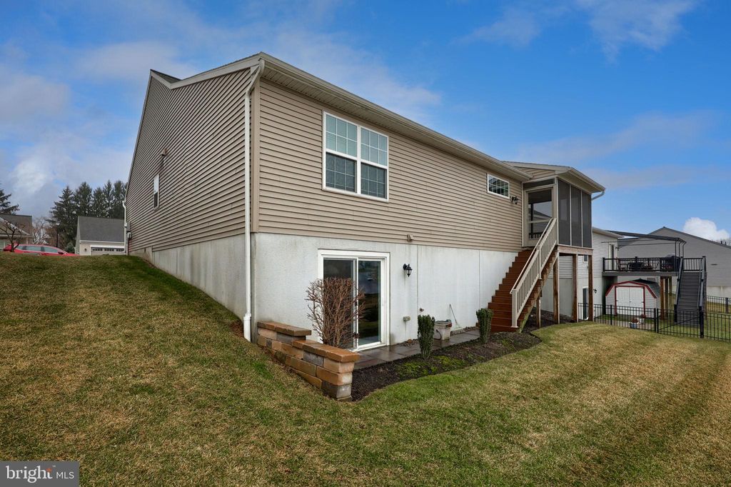 Photo of 943 Snapdragon Ct, LEBANON, PA 17046 (MLS # PALN2024584)