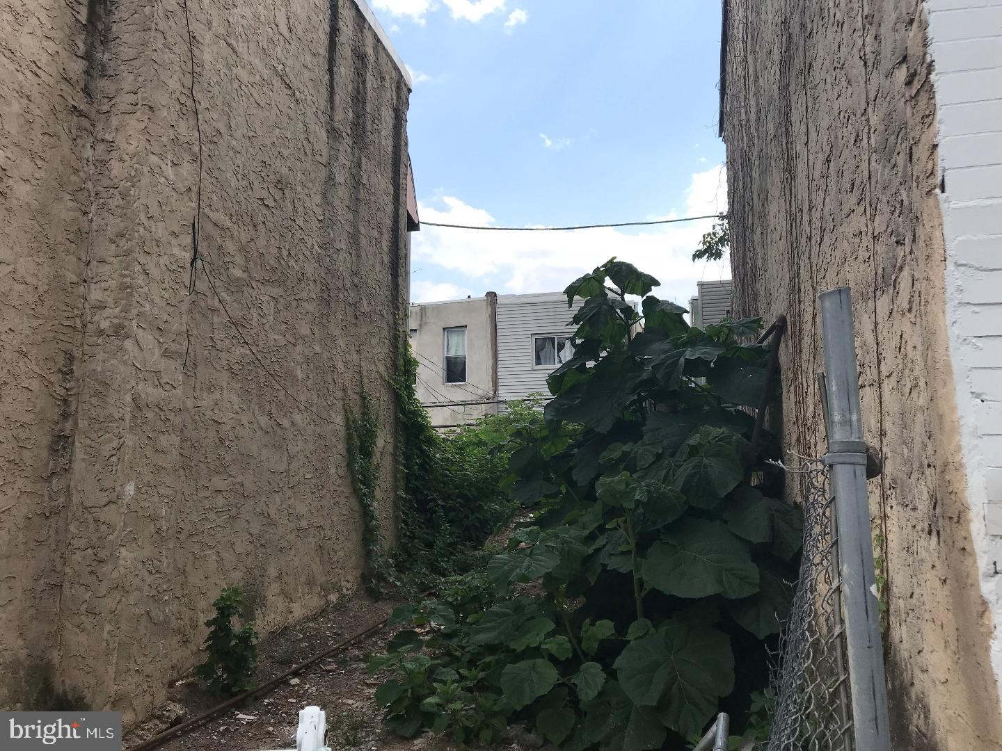 POINT BREEZE - Land