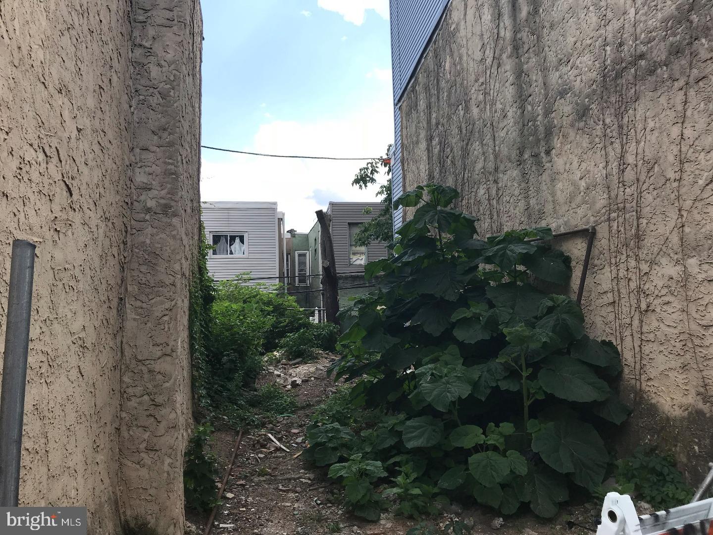 POINT BREEZE - Land