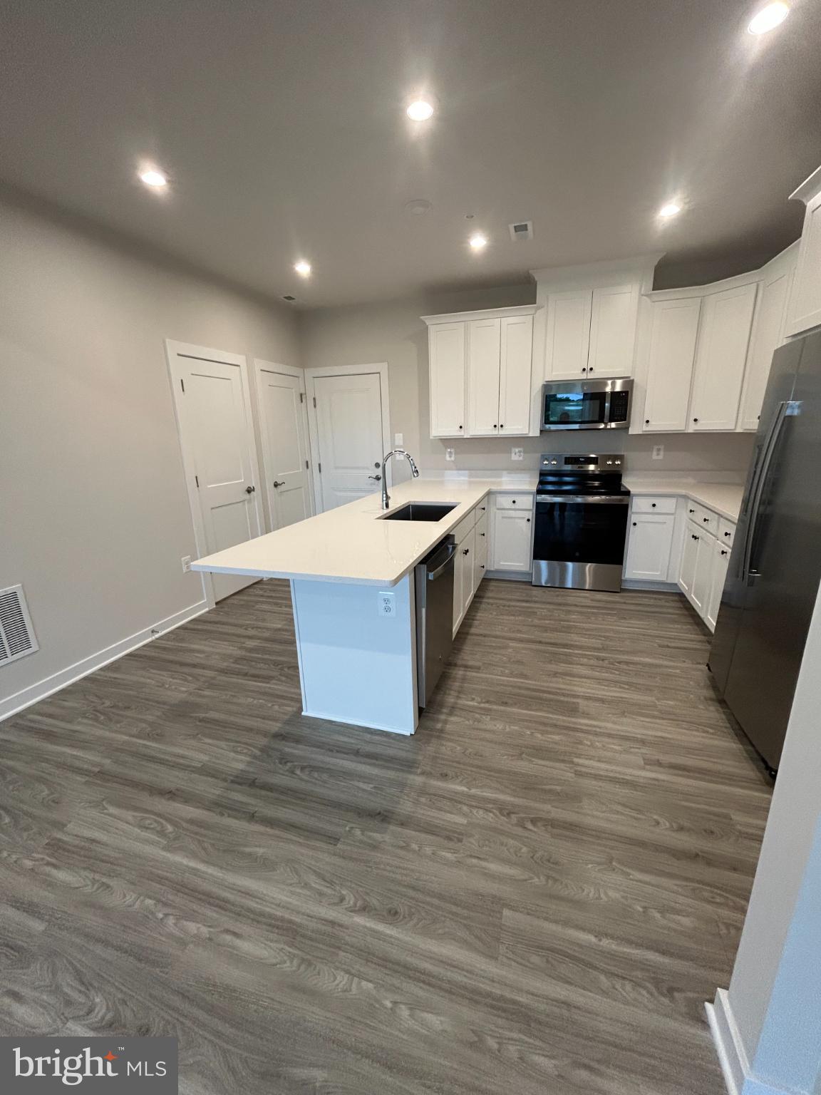 INNOVATION TOWN CENTER - Residential Lease