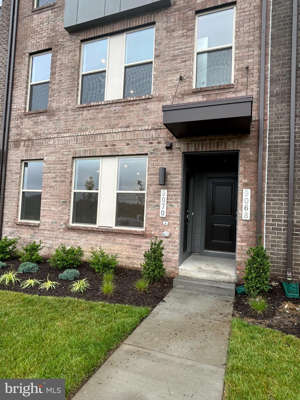 INNOVATION TOWN CENTER - Residential Lease