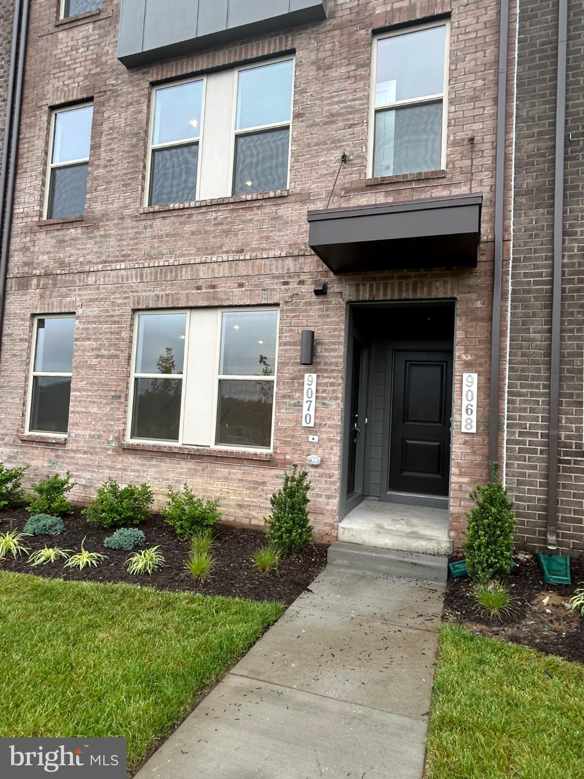 INNOVATION TOWN CENTER - Residential Lease