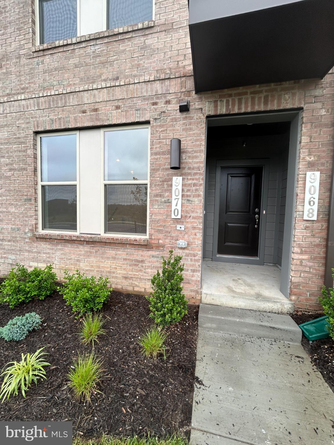 INNOVATION TOWN CENTER - Residential Lease