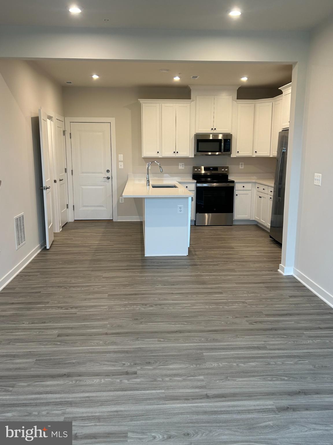 INNOVATION TOWN CENTER - Residential Lease