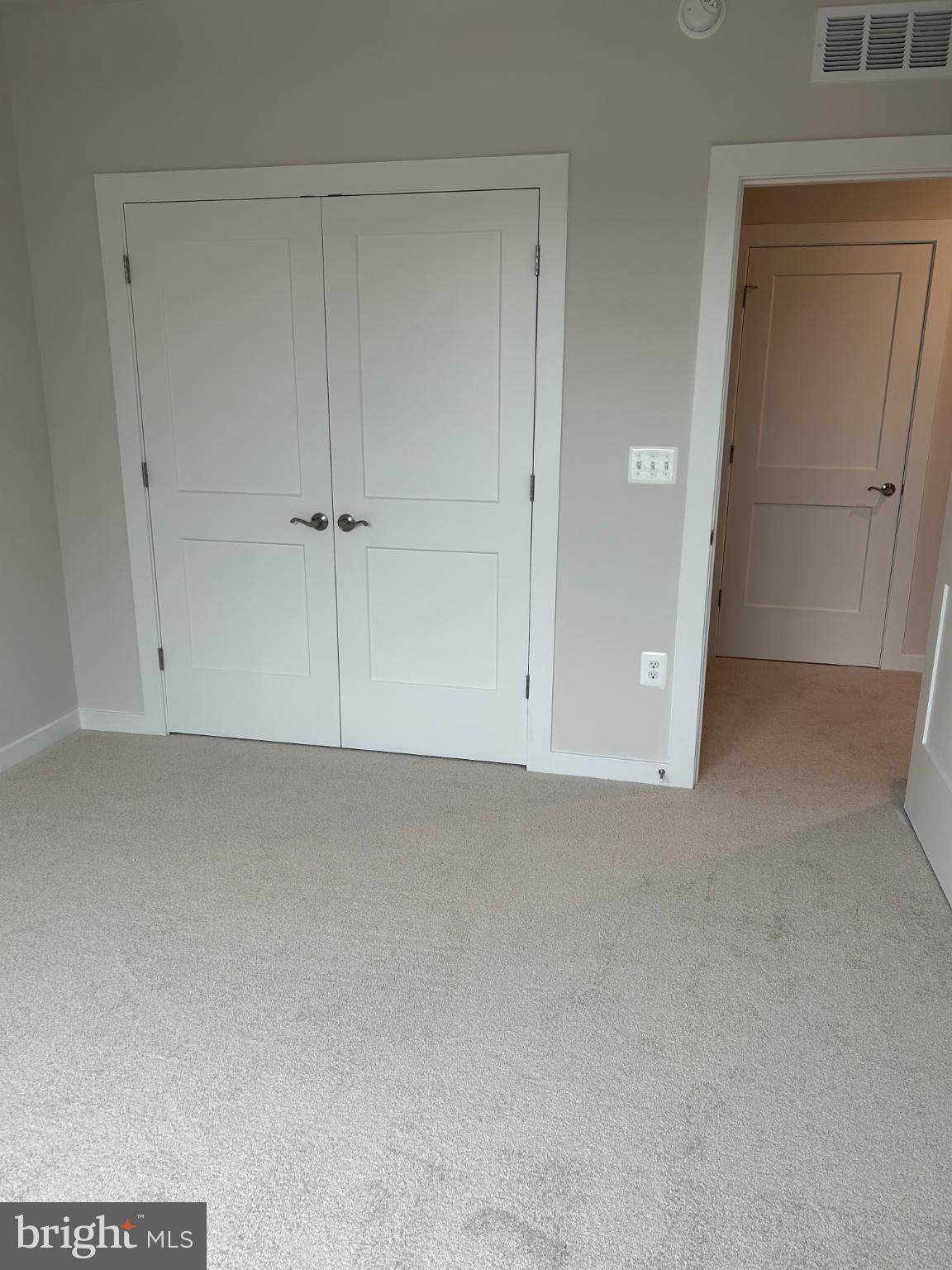 INNOVATION TOWN CENTER - Residential Lease