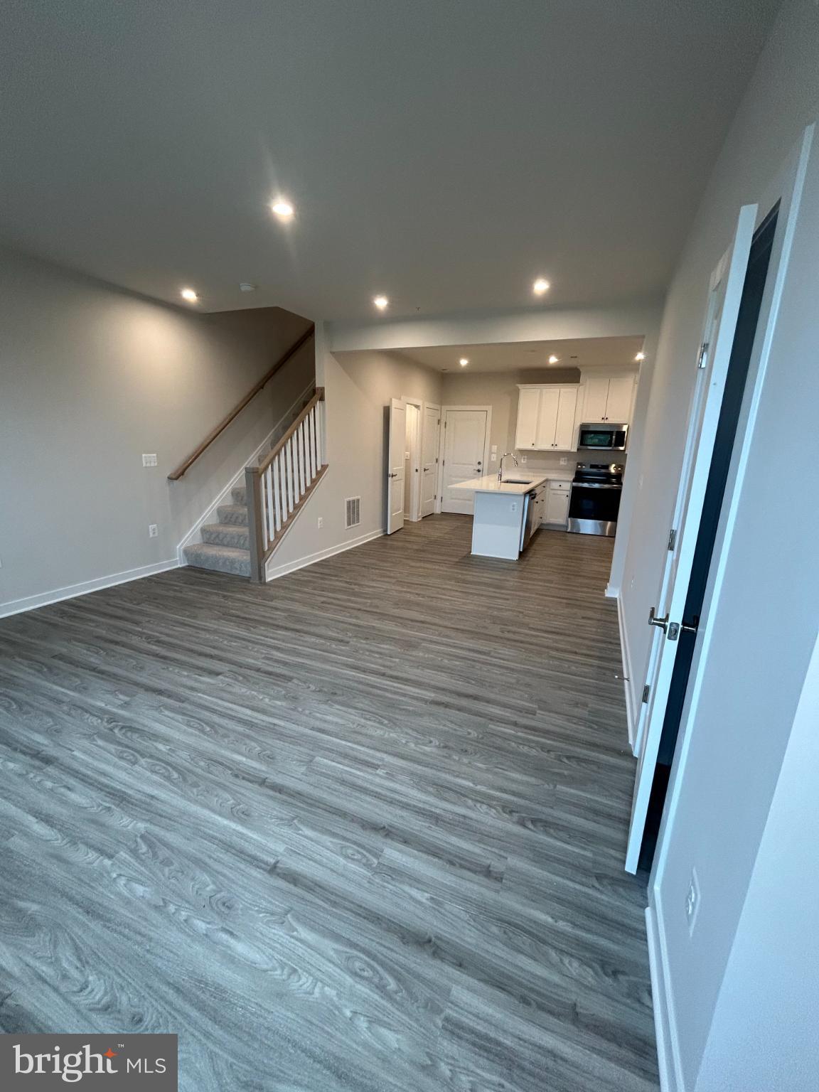 INNOVATION TOWN CENTER - Residential Lease