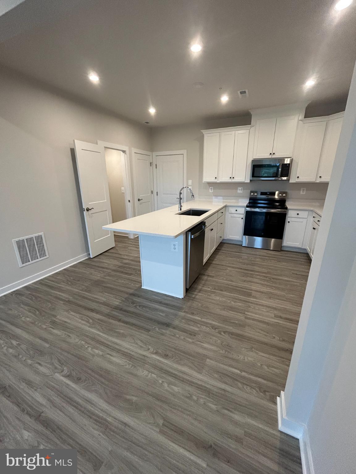 INNOVATION TOWN CENTER - Residential Lease