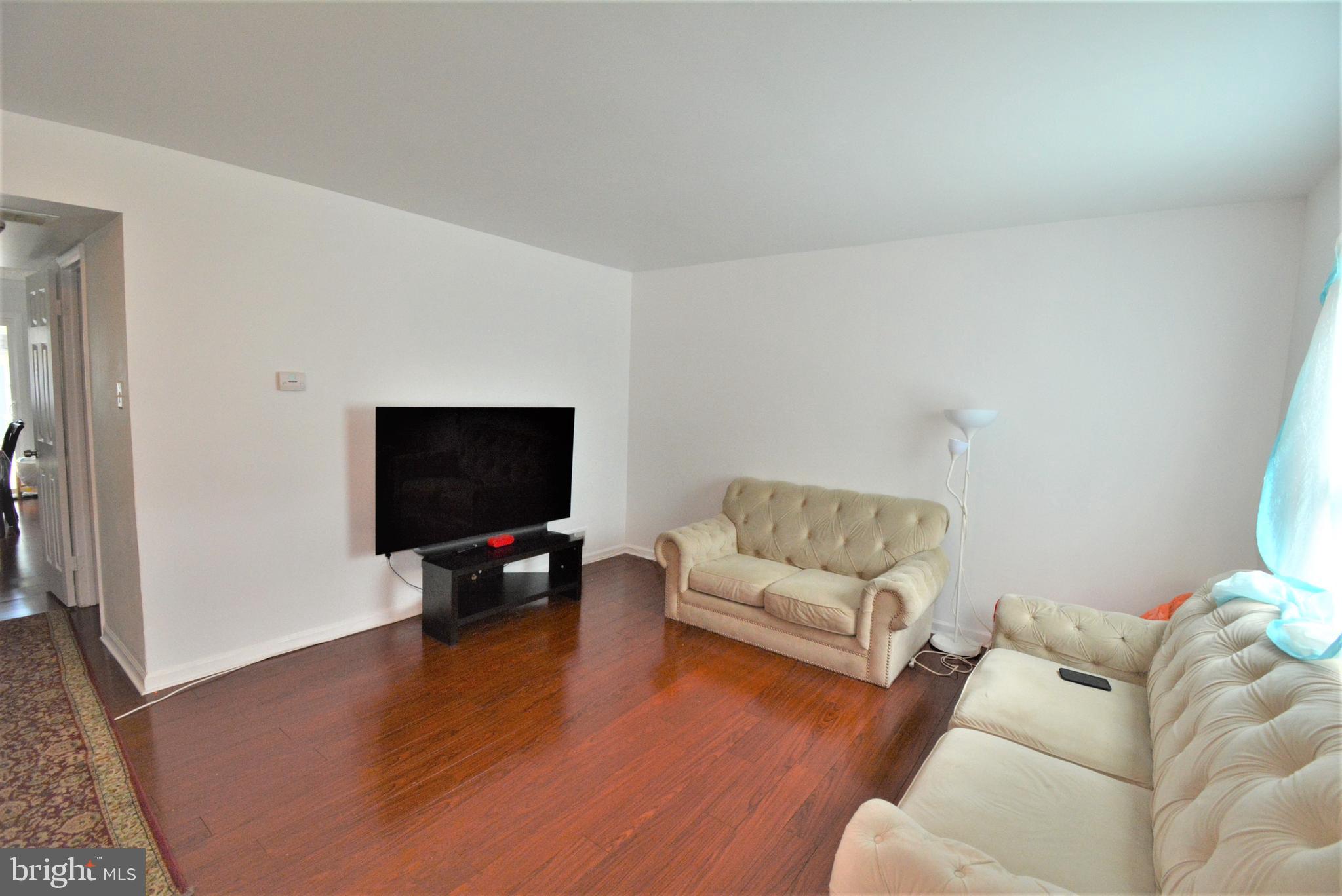 VILLAGE GATE - Residential