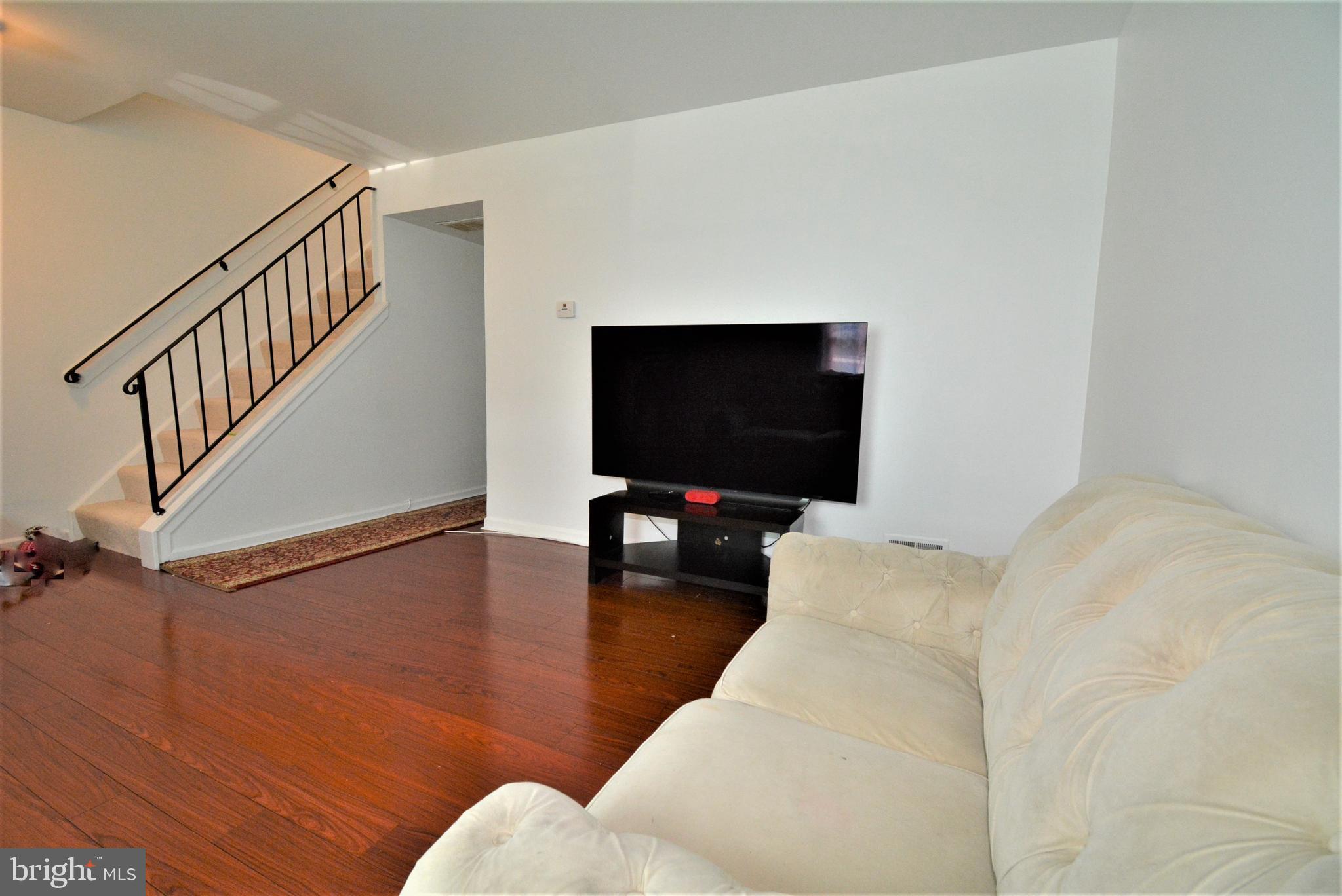 VILLAGE GATE - Residential