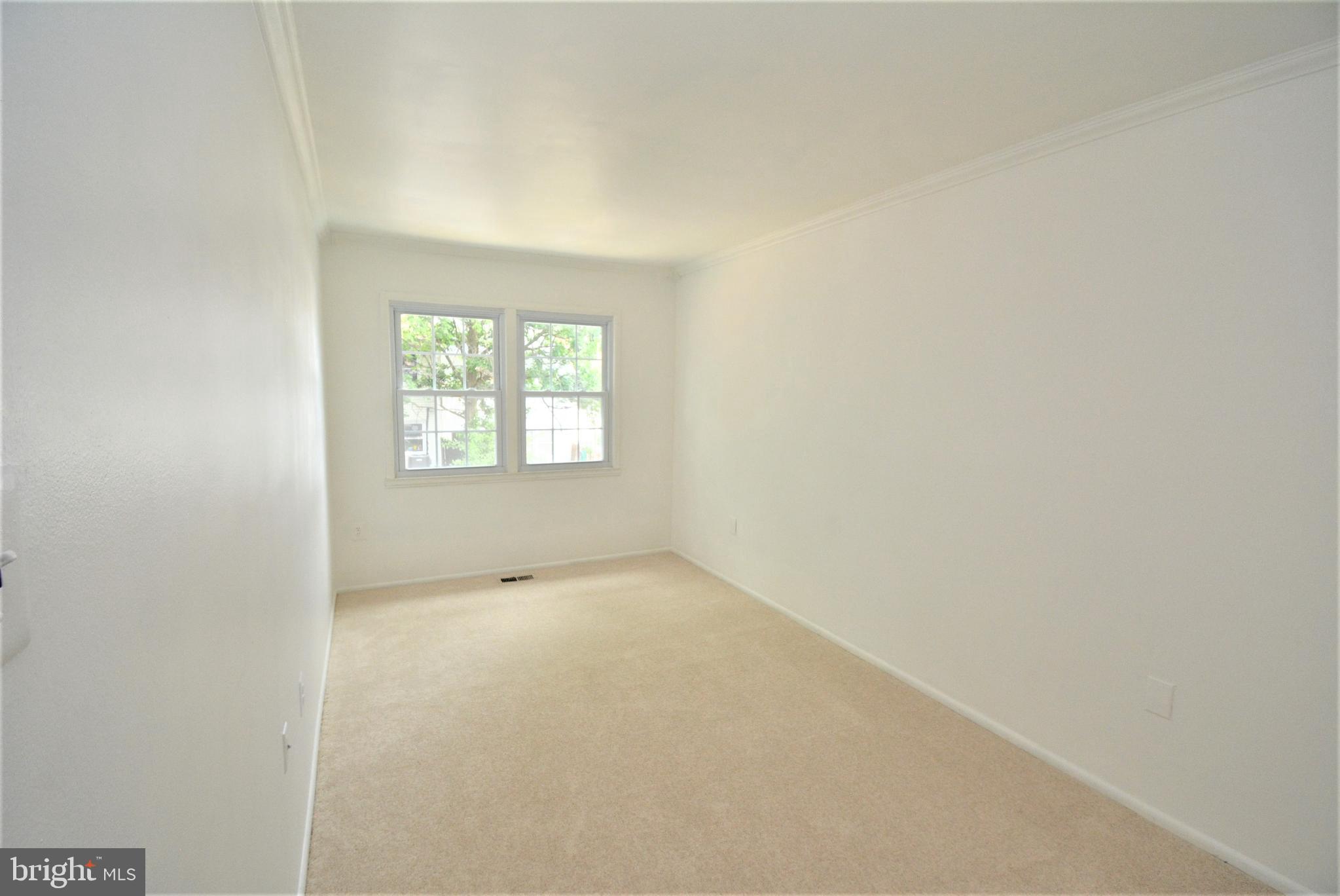 VILLAGE GATE - Residential