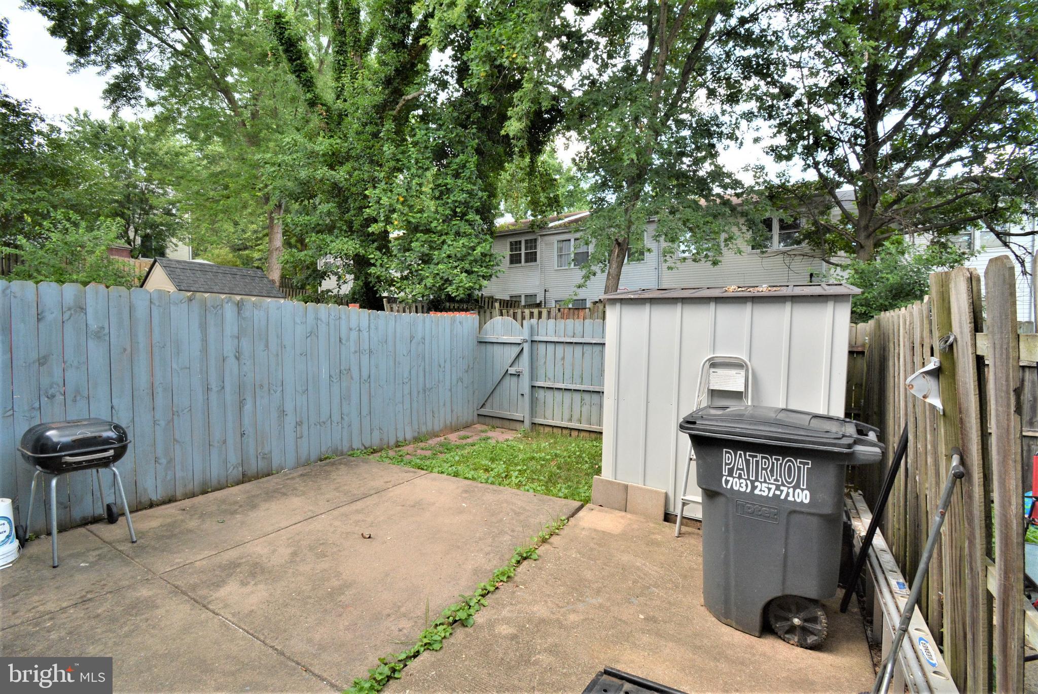 VILLAGE GATE - Residential