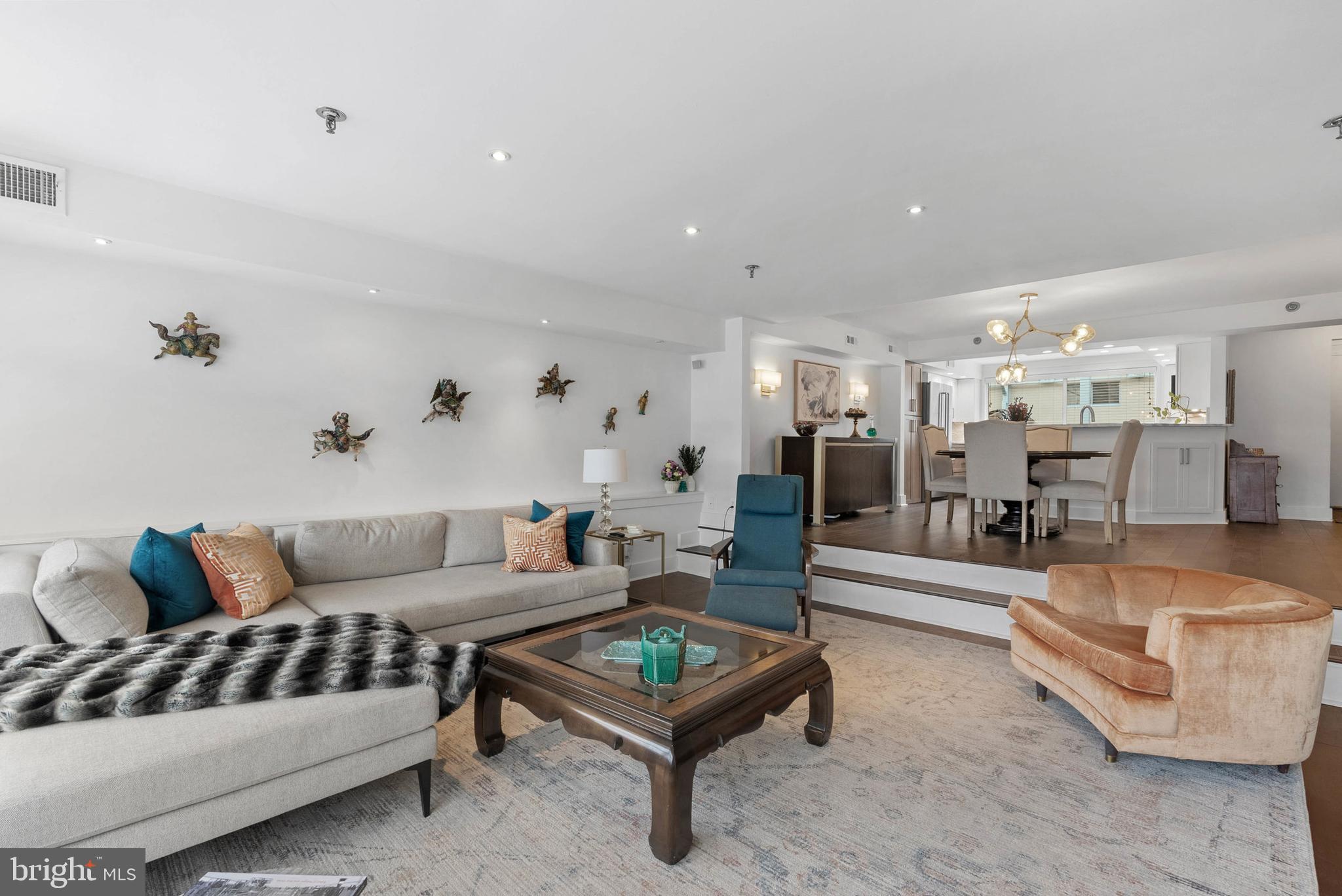 7 N CHRIS COLUMBUS BOULEVARD 233