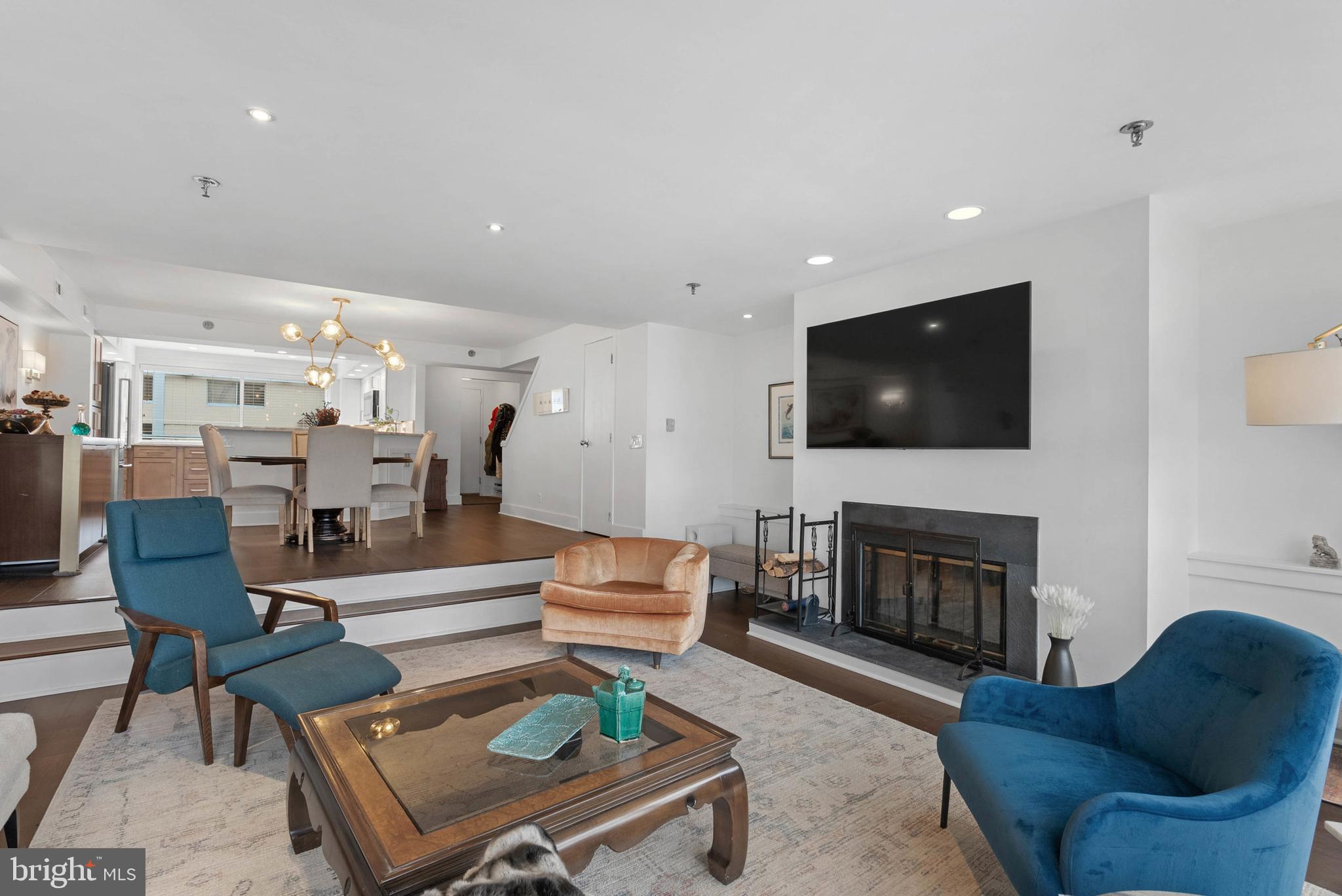 7 N CHRIS COLUMBUS BOULEVARD 233