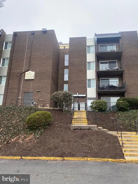 75 S Reynolds Street Unit 120, Alexandria, VA MLS: VAAX2042784