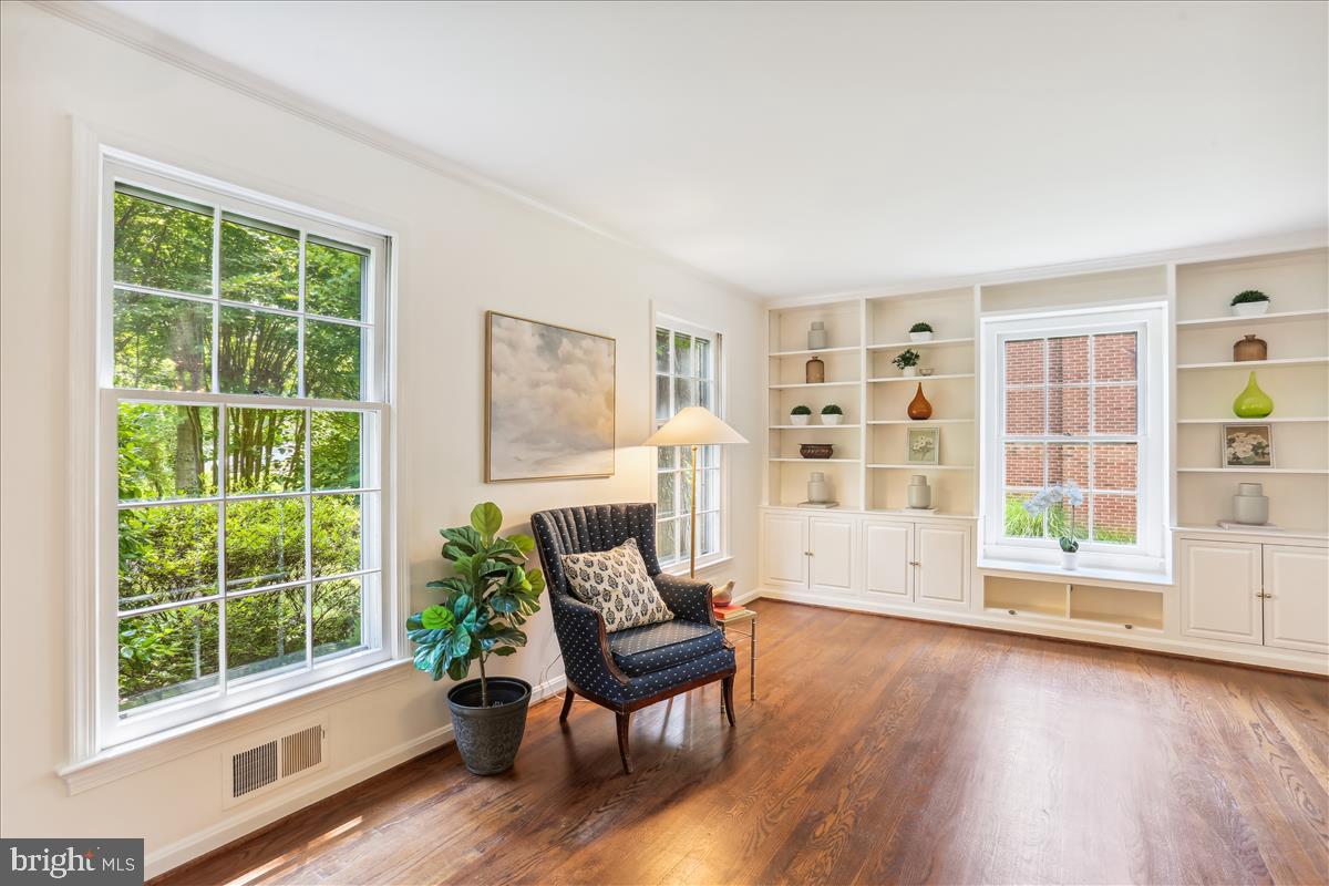 LUXMANOR - Residential