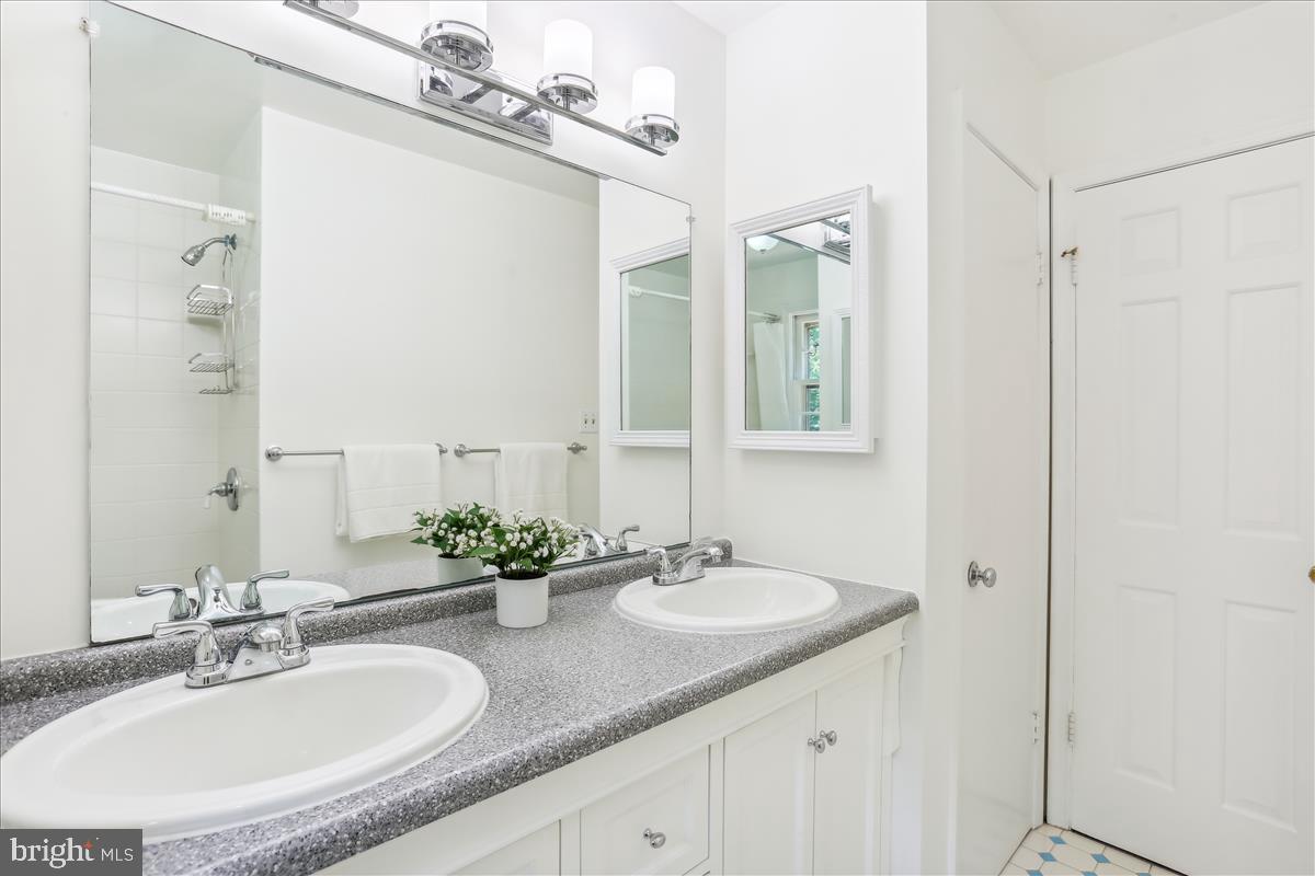 LUXMANOR - Residential