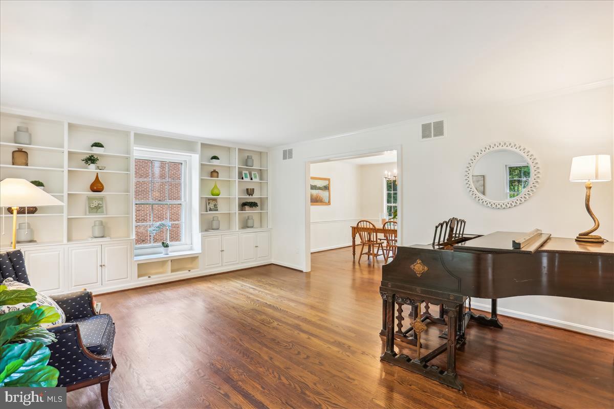 LUXMANOR - Residential