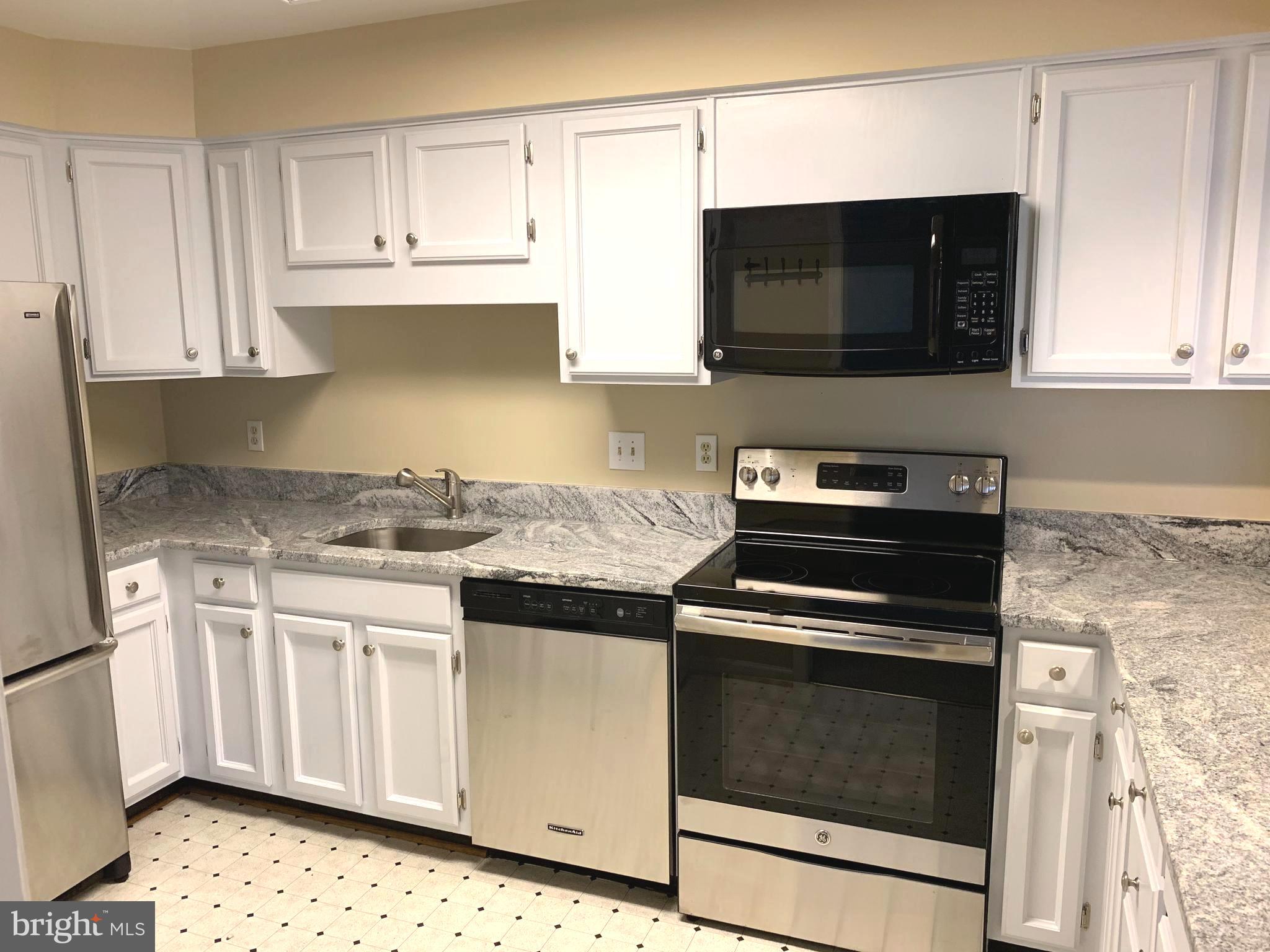 10715 KINGS RIDING 202