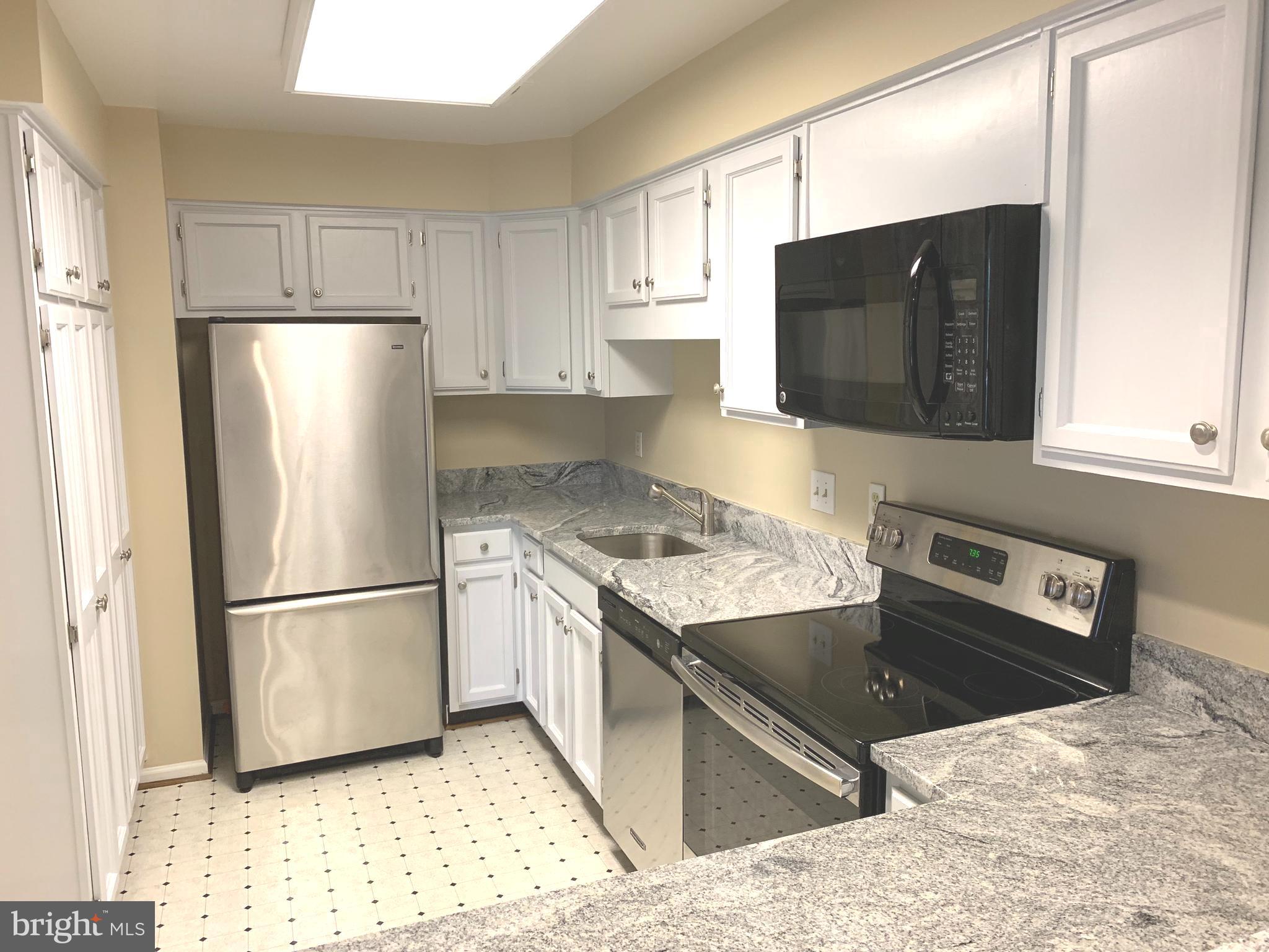 10715 KINGS RIDING 202