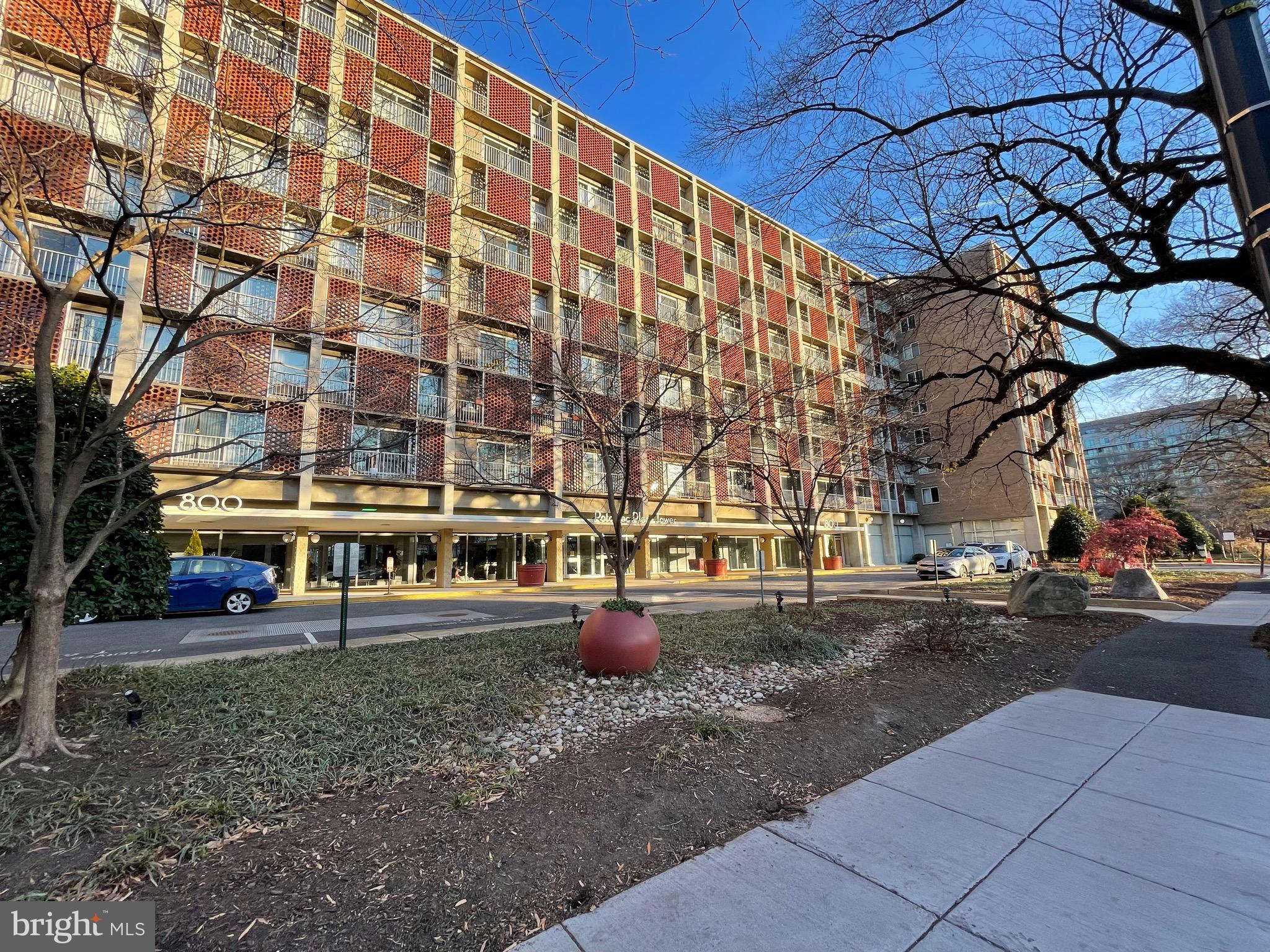 800 4TH STREET SW N103