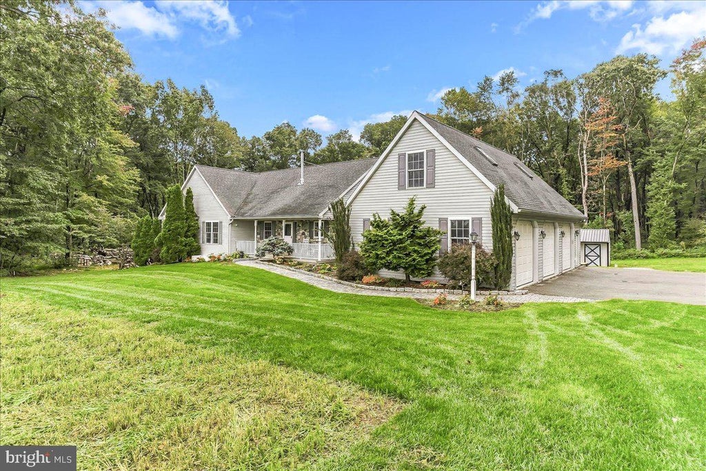 Photo of 318 Springhill Road, QUARRYVILLE, PA 17566 (MLS # PALA2096260)
