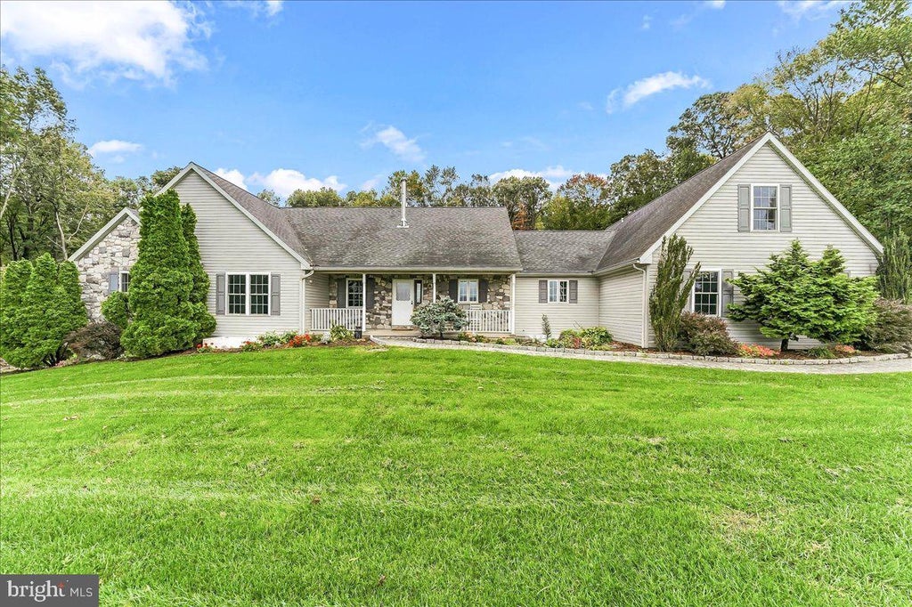 Photo of 318 Springhill Road, QUARRYVILLE, PA 17566 (MLS # PALA2096260)