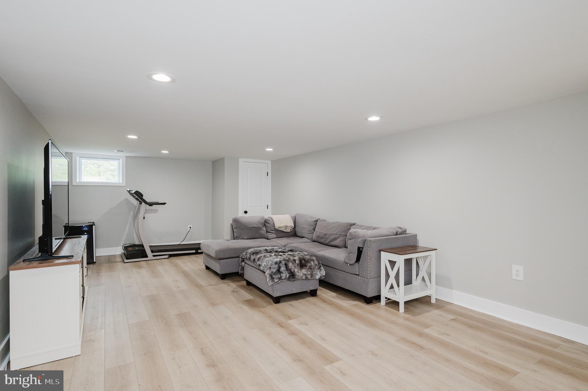 GIBSON MANOR - Residential
