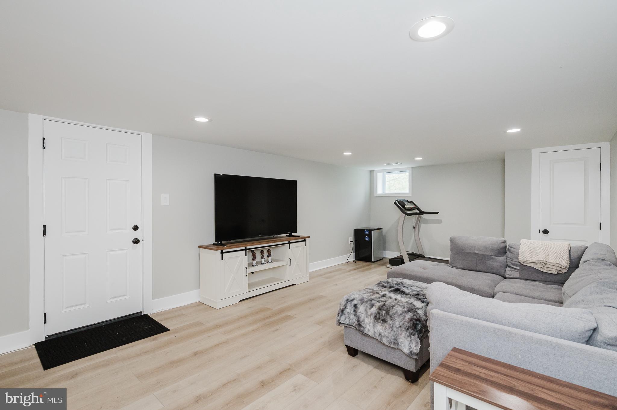 GIBSON MANOR - Residential